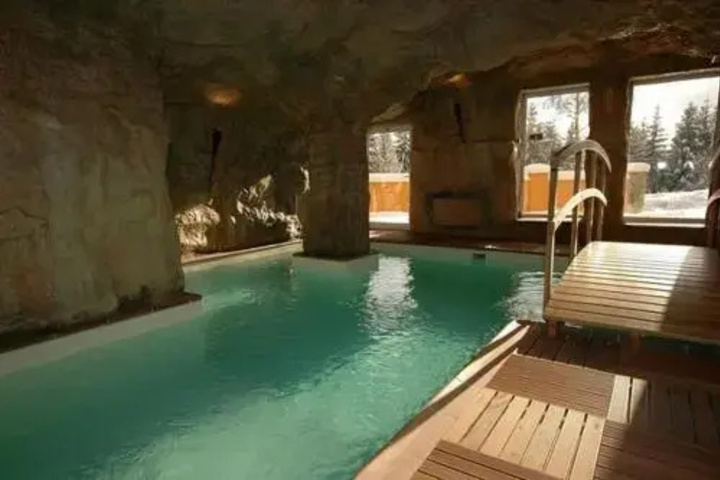 Pool 7 of 17