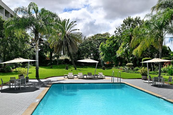 Pool 93 of 184