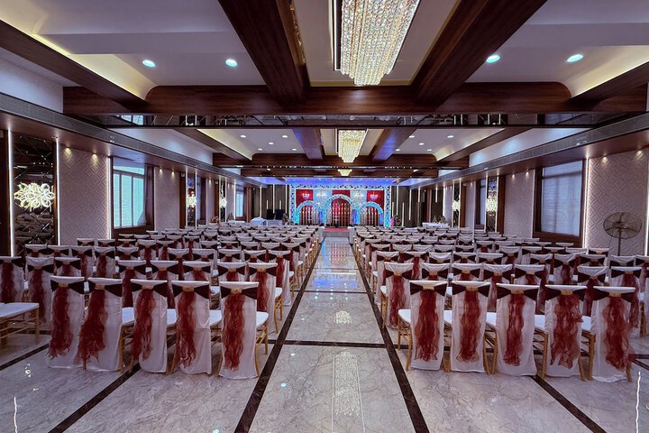 Ballroom/Hall 66 of 74