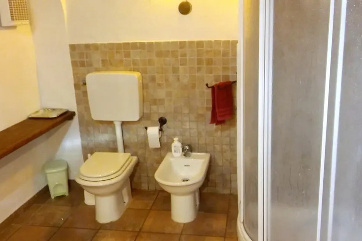 Room 9 of 27