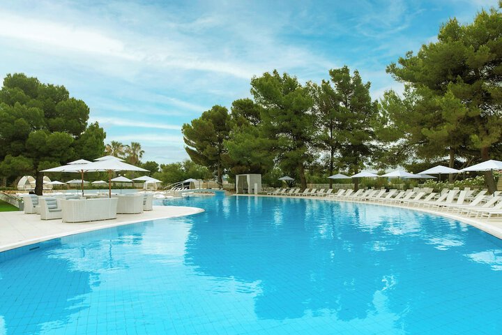 Hotel Pool
