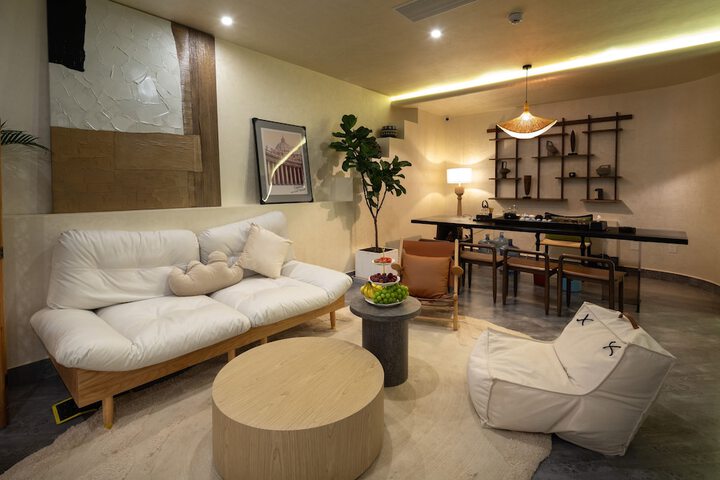 Hotel Interior 4 of 28