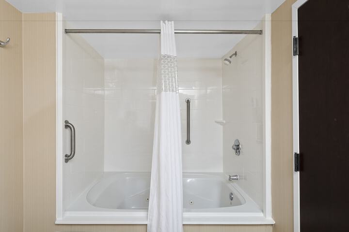 Jetted tub