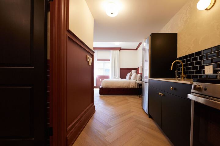 Grand Room 1 King Bed Balcony City View (43 of 48)