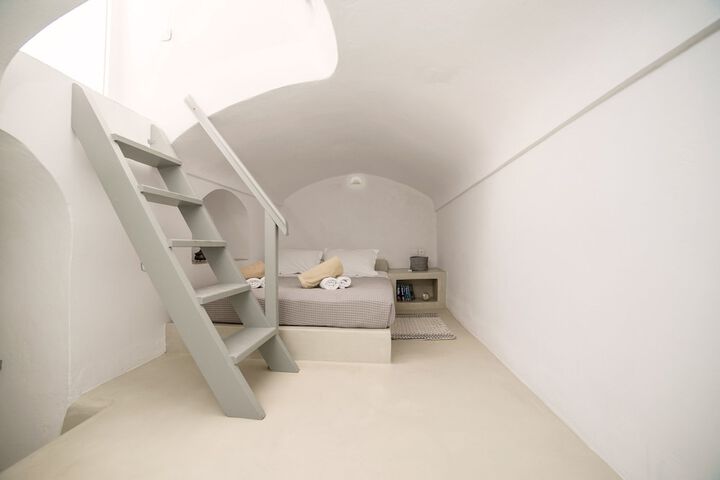 Room 3 of 84