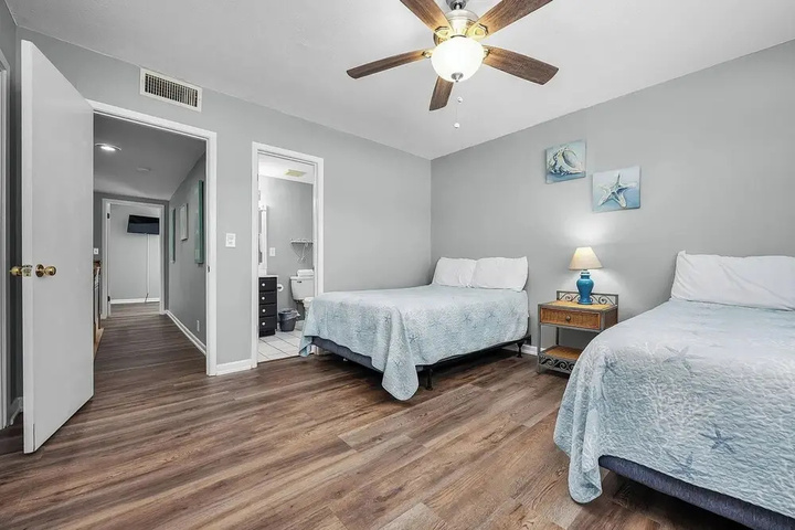 Room 4 of 26