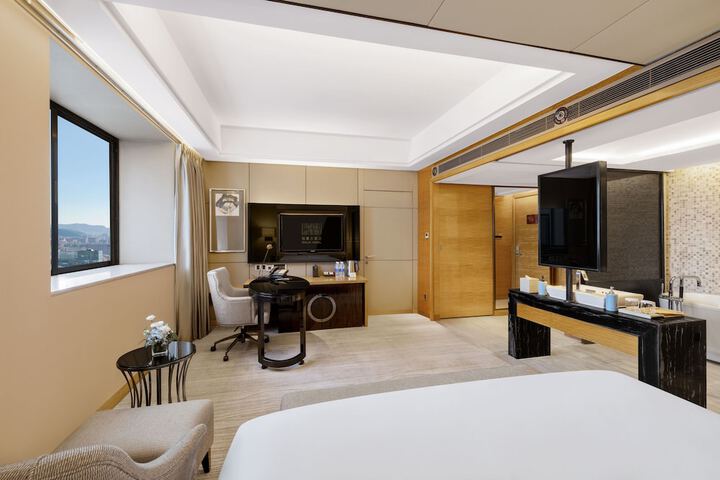 Room 12 of 43
