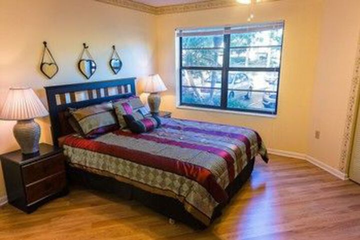 Room 4 of 18