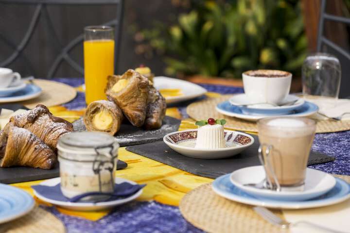 Breakfast/Coffee Service 66 of 162