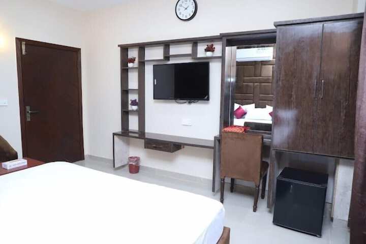 Room 3 of 17