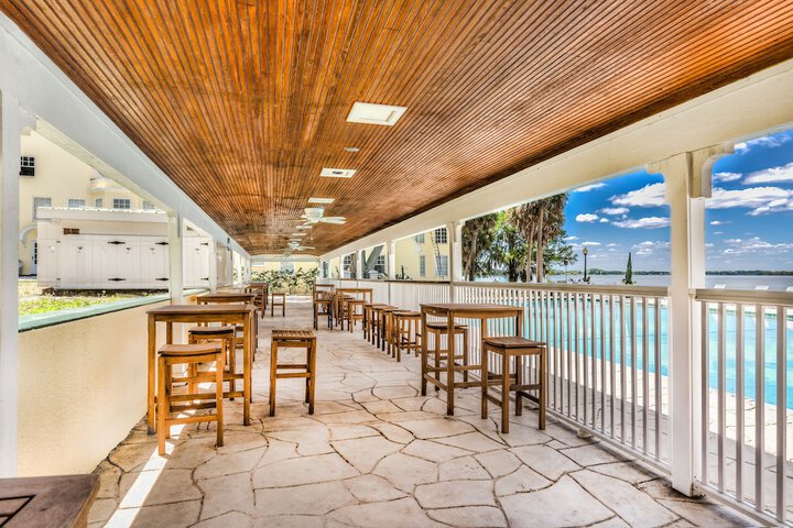 Poolside bar