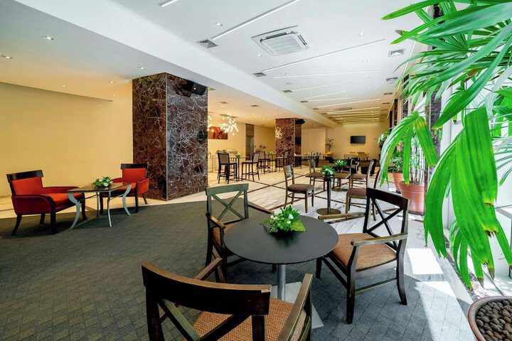 Lounge 169 of 256