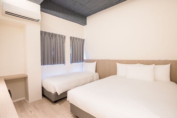 Room 12 of 34