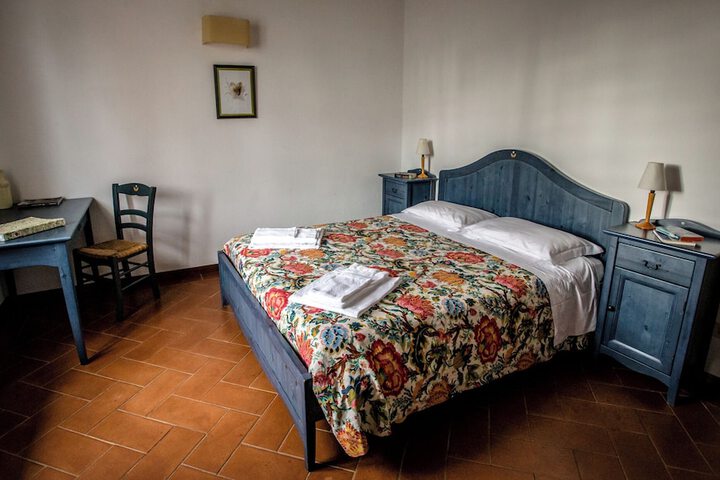 Room 3 of 143