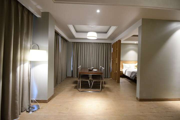 Room 4 of 41