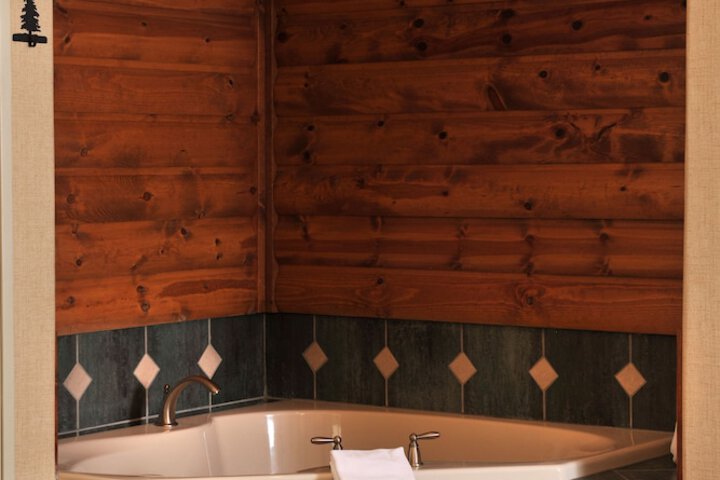 Jetted tub