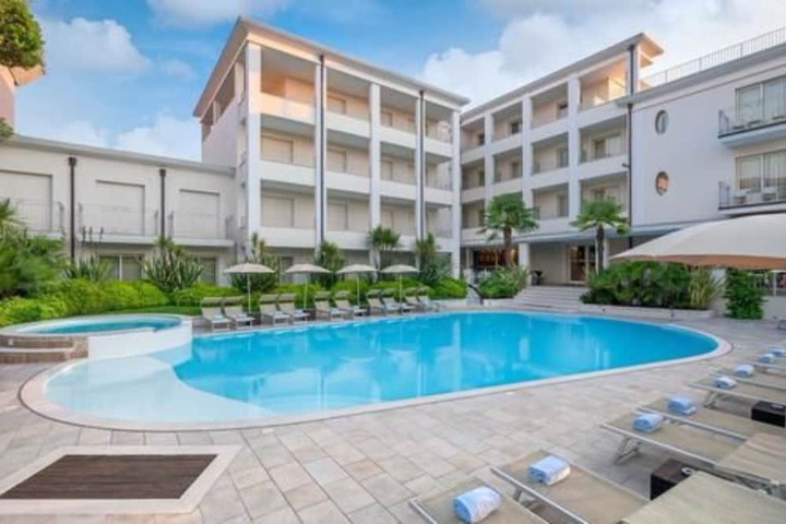 Pools & Facilities