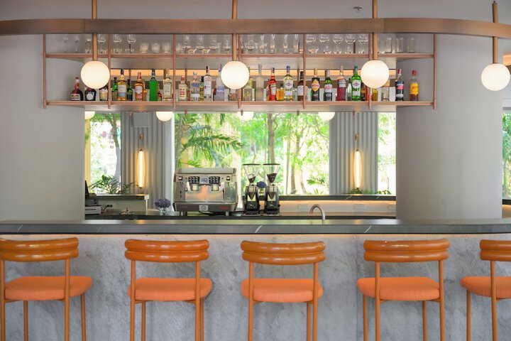 Lounge 205 of 226