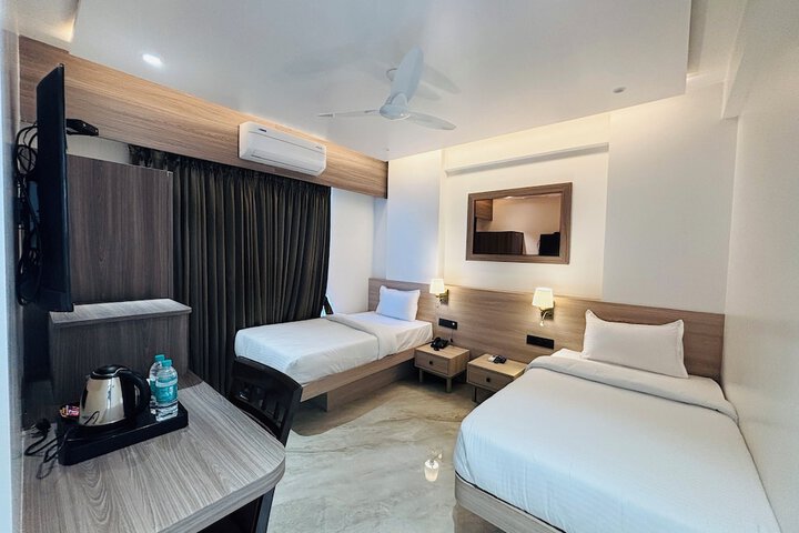 Room 11 of 27