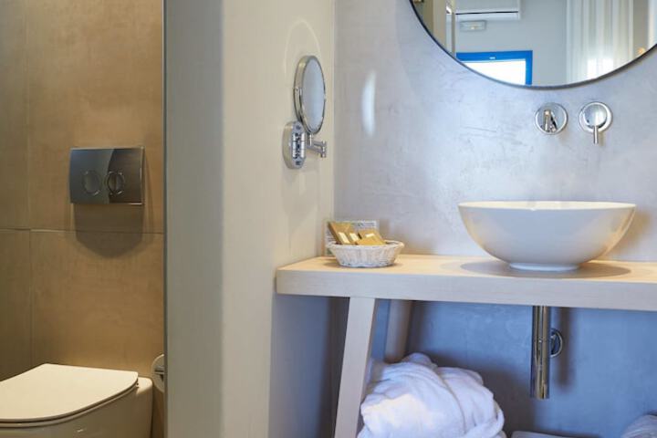Room 45 of 208
