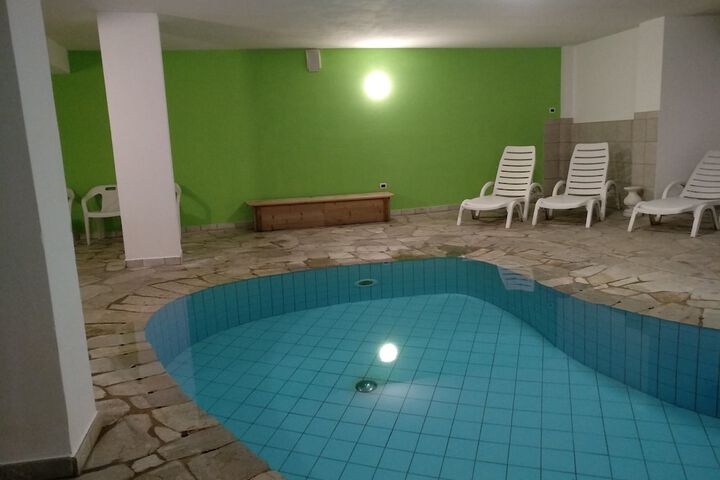 Pool 14 of 28