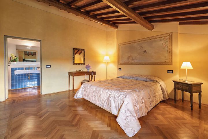 Room 4 of 62