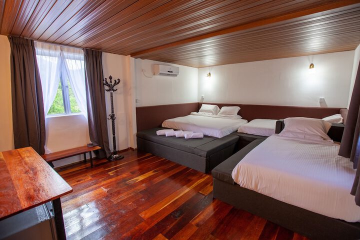 Room 10 of 64