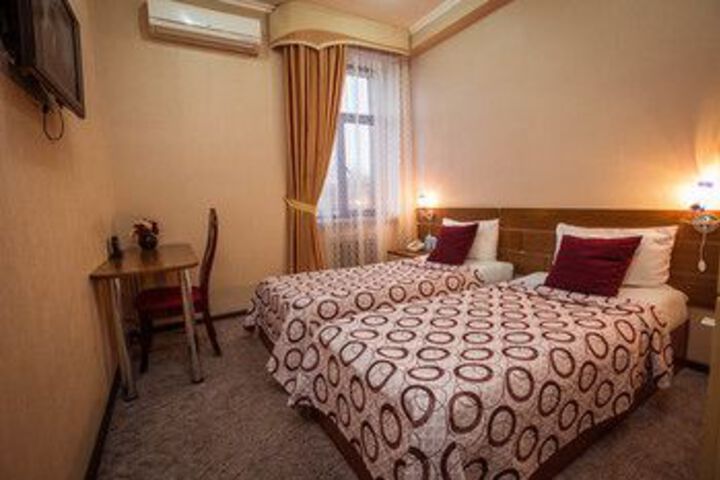 Room 27 of 38