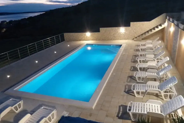 Pool 12 of 17