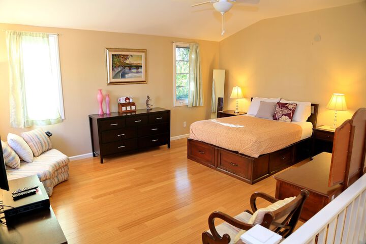 Room 6 of 25