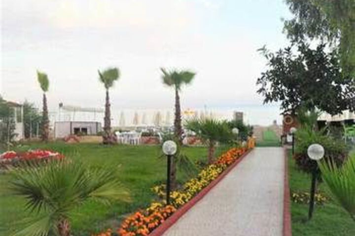 Hotel Exterior 13 of 26