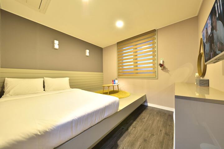 Room 18 of 96