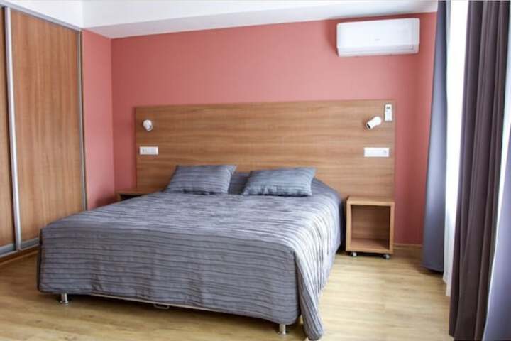 Room 2 of 35