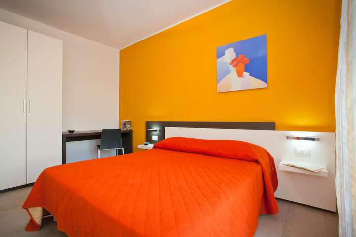 Room 3 of 49