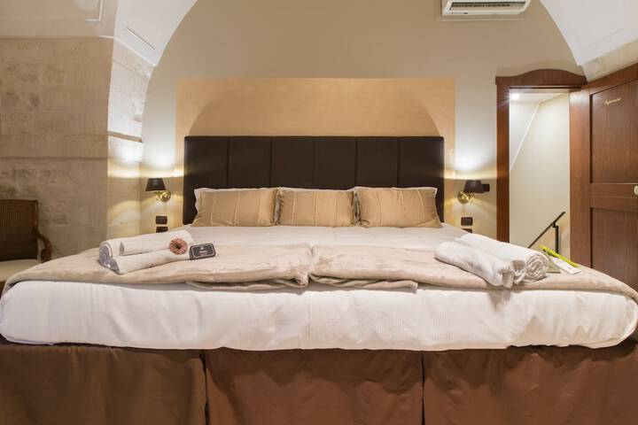 Room 27 of 41