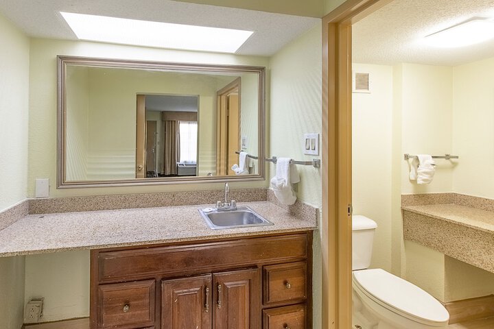 Standard Room, King or Two Doubles (13 of 24)