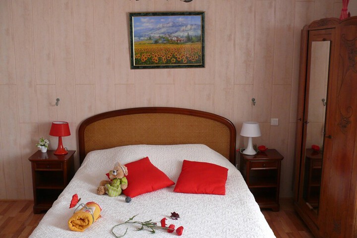 Room 4 of 5
