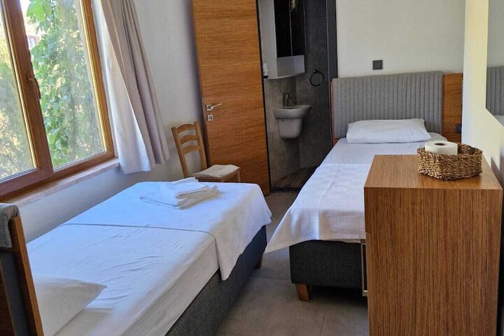Room 11 of 40