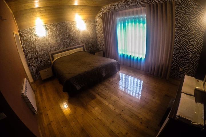 Room 3 of 25