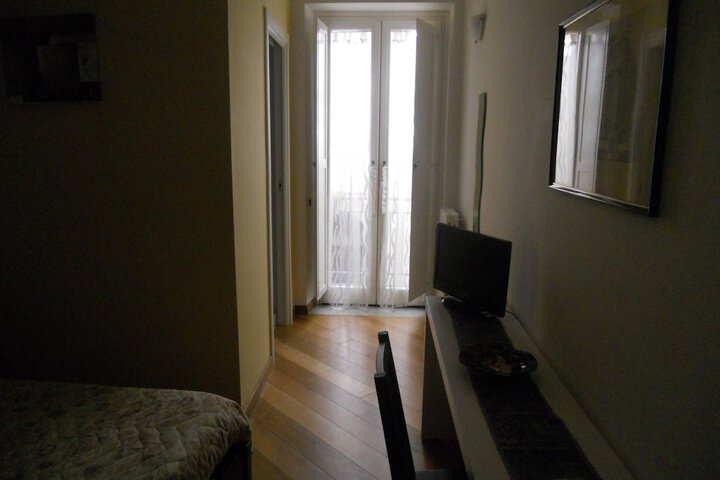 Room 4 of 61