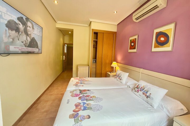 Room 8 of 38