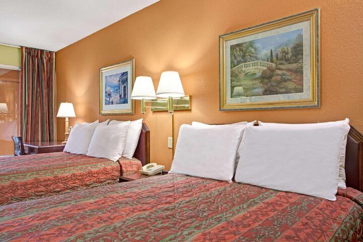 2 Double Beds (2 of 5)
