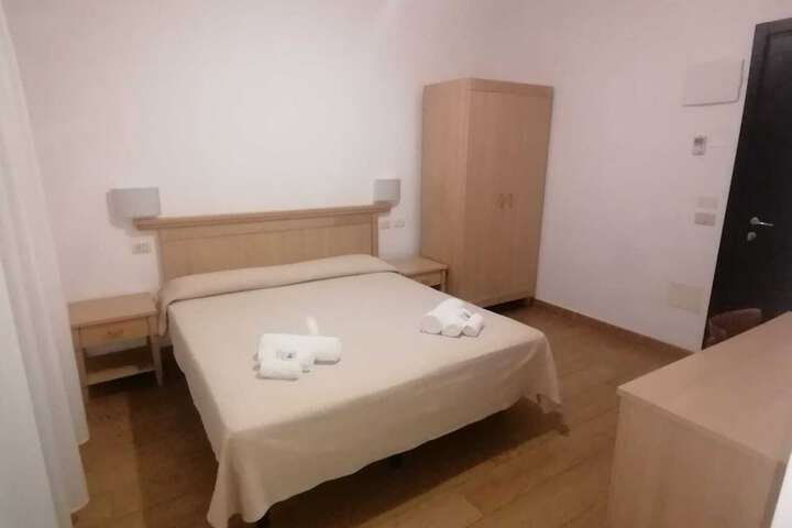 Room 5 of 20