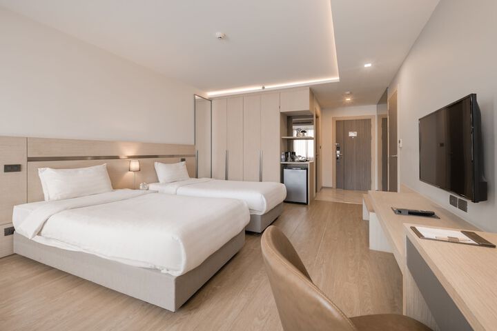 Room 33 of 85