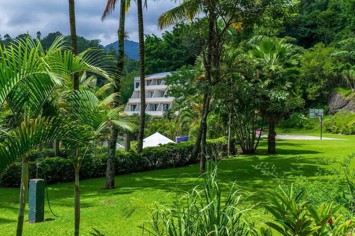 Hotel Exterior 62 of 68