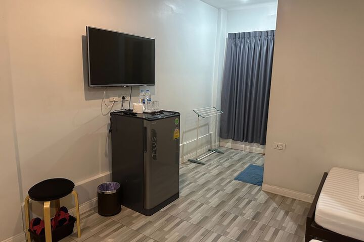 Room 8 of 10