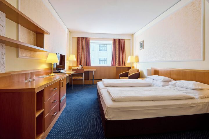 Room 33 of 70