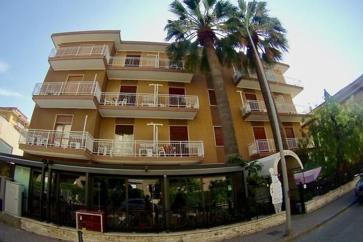 Hotel 37 of 39