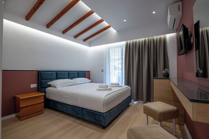 Room 8 of 89