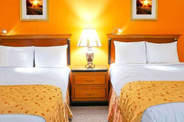 2 Double Beds (13 of 19)